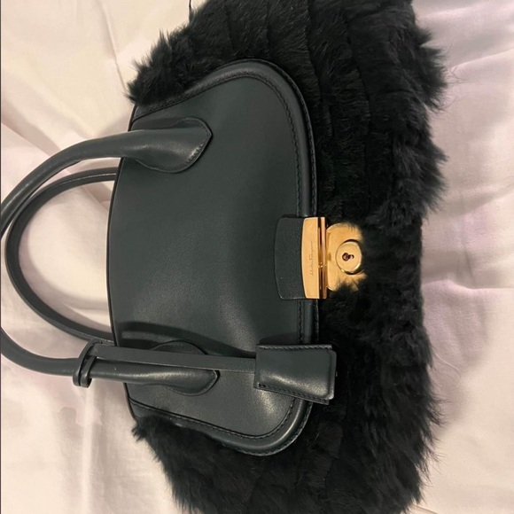 Authentic Salvatore Ferragamo rabbit fur green bag with crossbody strap - Picture 6 of 7